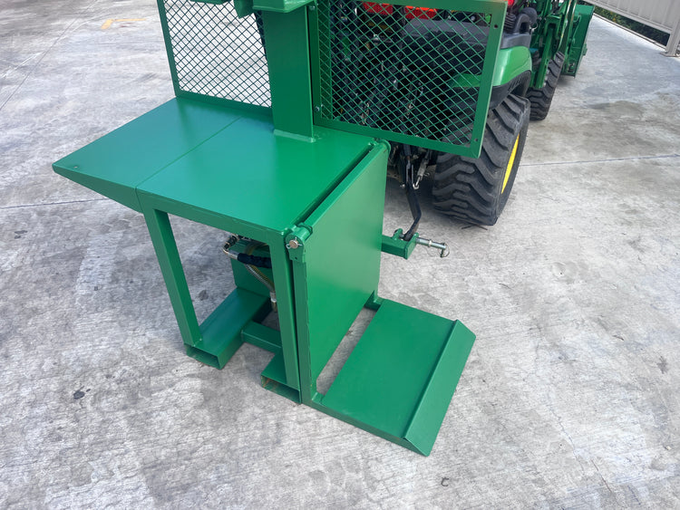 PTO Log splitter with log lifting table