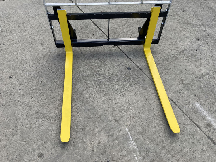 Light weight Euro hitch pallet forks for compact tractor 1000KG