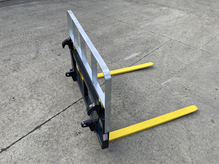 Light weight Euro hitch pallet forks for compact tractor 1000KG